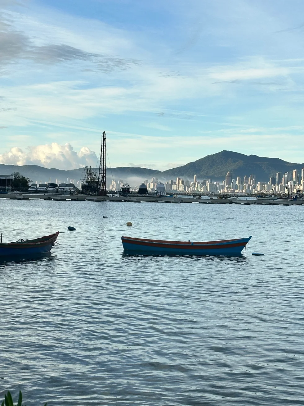 Botes y marina en Canto da Praia, Itapema