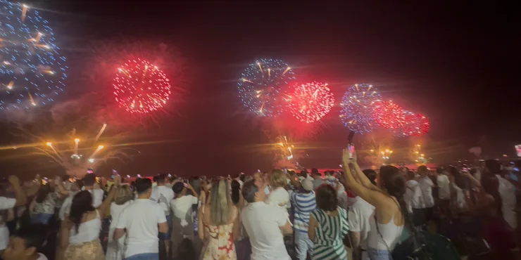 Fuegos artificiales de fin de año en Itapema