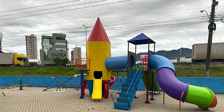 Parque del cohete junto al Koch Komprão en Itapema