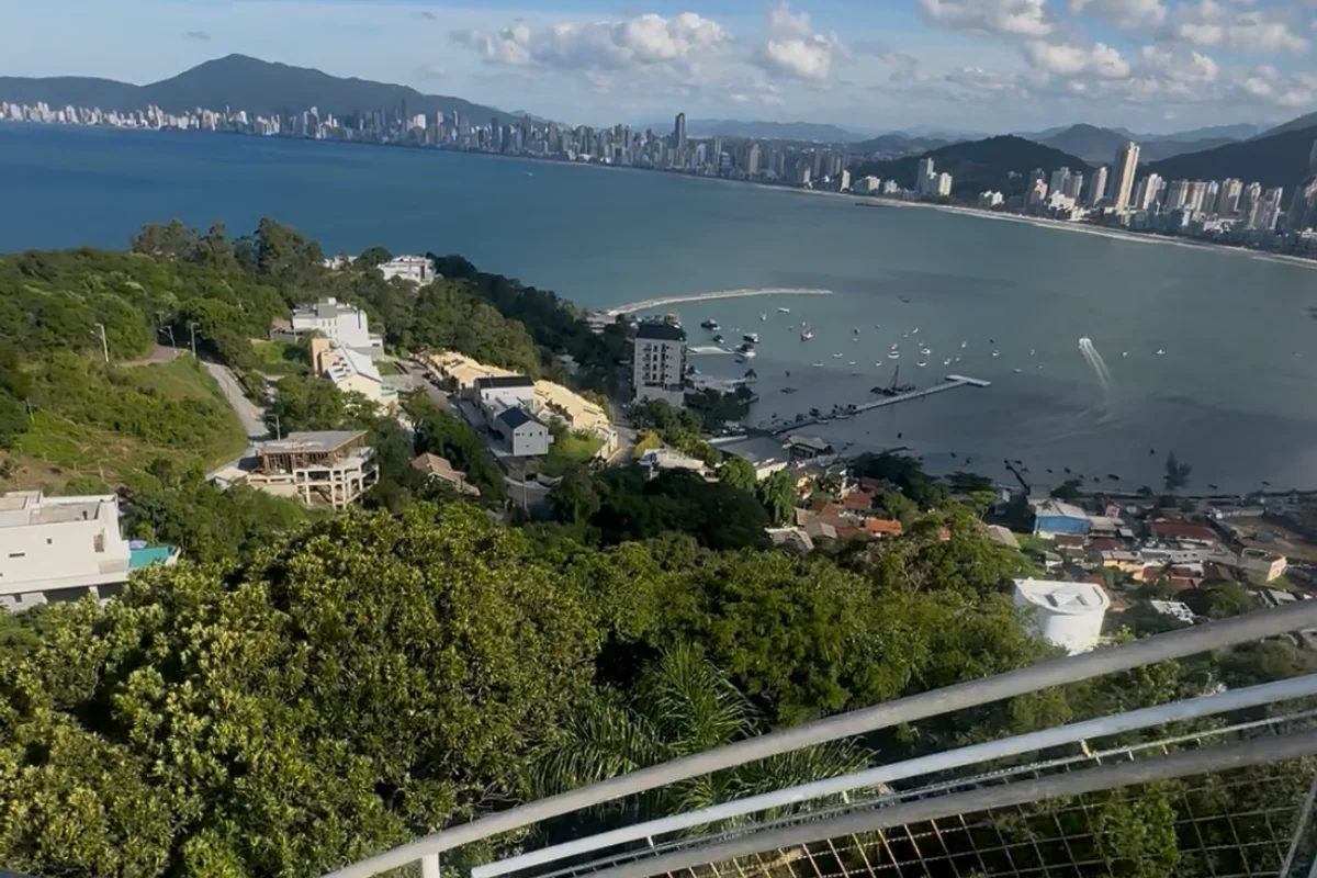 Vista del Canto da Praia y la bahía desde el Mirante do Encanto