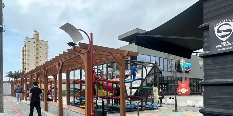 Parque Oporto Porto Belo con parquinho y restaurantes