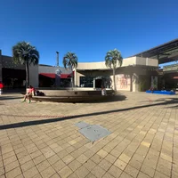 Outlet Porto Belo, con tiendas y áreas abiertas para caminar