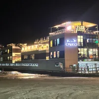 Píer Oporto iluminado de noche en Meia Praia